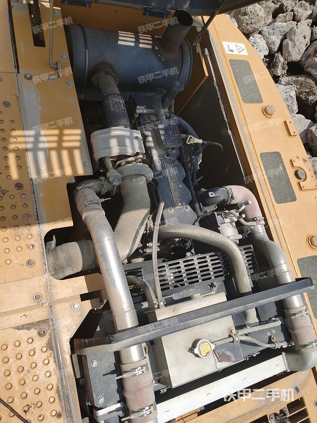 驾驶室顶部（整机外观）