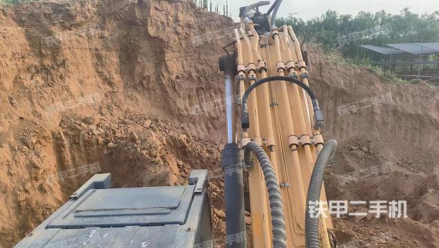 驾驶室顶部（整机外观）