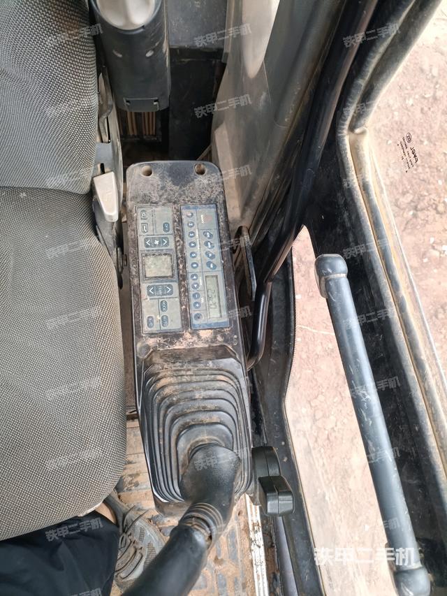 座椅左側(cè)控制臺(tái)/音響/含左手柄（駕駛室部分）