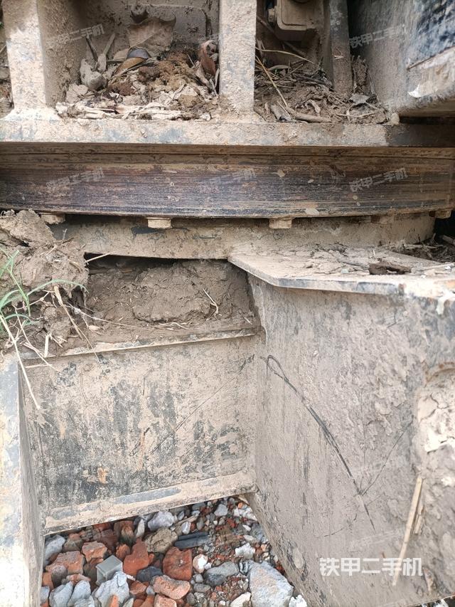 轉(zhuǎn)盤和下車架正前（工作和回轉(zhuǎn)裝置）