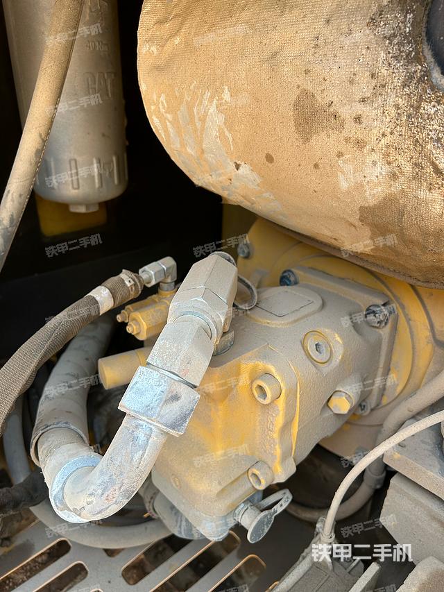 液壓泵艙室正面整體（整機(jī)外觀）