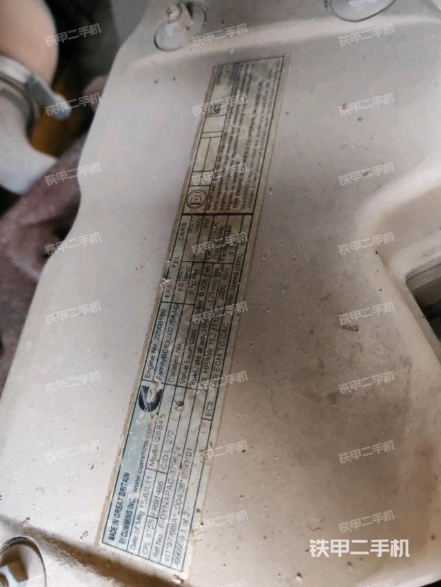 發(fā)動(dòng)機(jī)上部全景（壓路機(jī)發(fā)動(dòng)機(jī)艙）