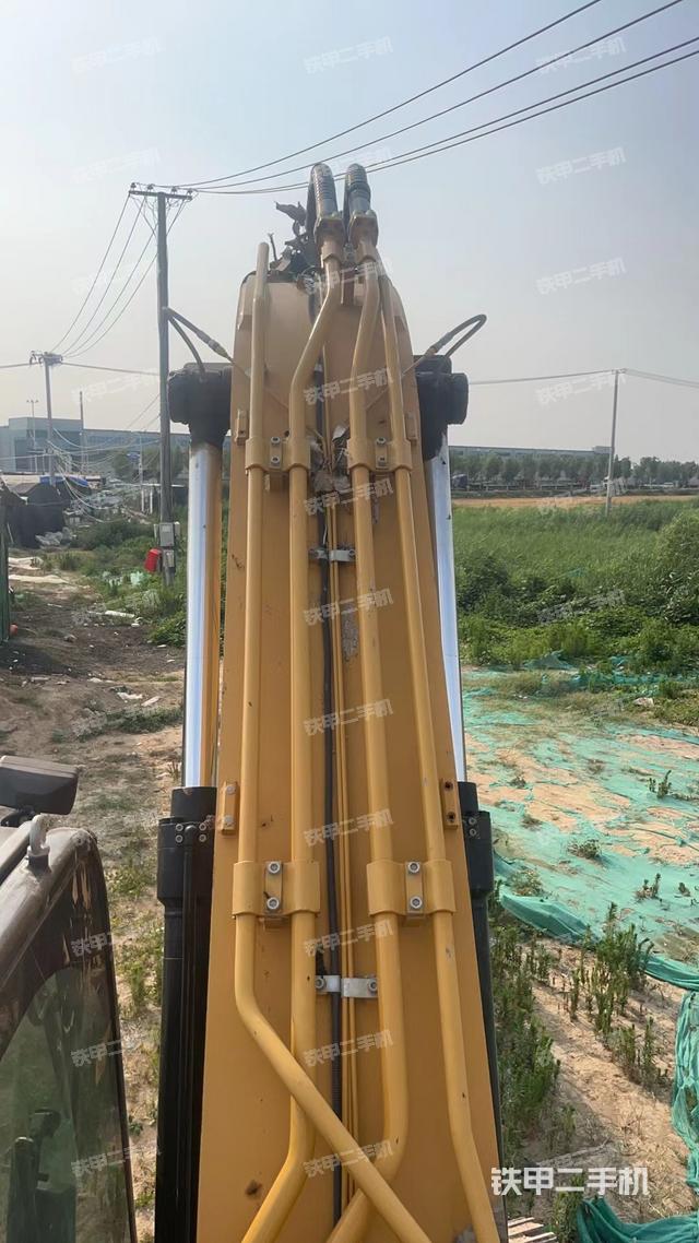 驾驶室顶部（整机外观）