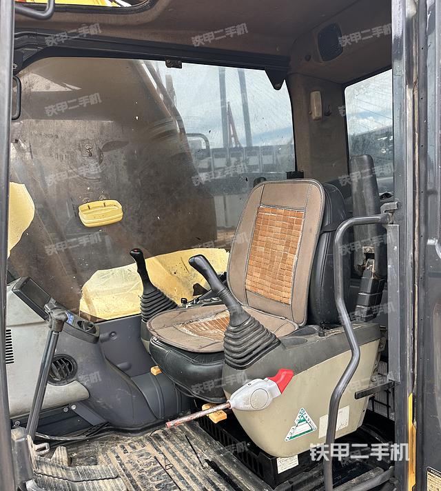 驾驶室整体（整机外观）