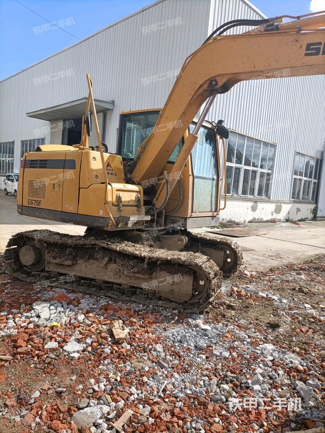 山東臨工E675F挖掘機