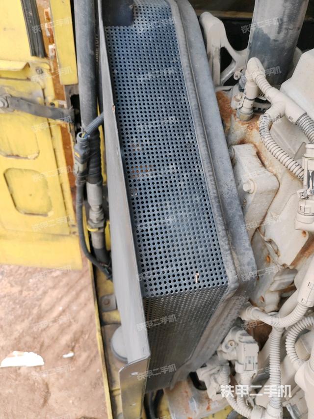 散熱器全景（壓路機發(fā)動機艙）