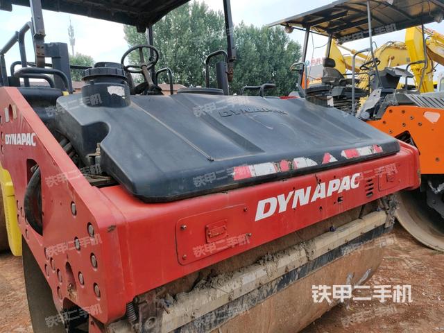 前車架正左側(cè)（壓路機(jī)前后車架）