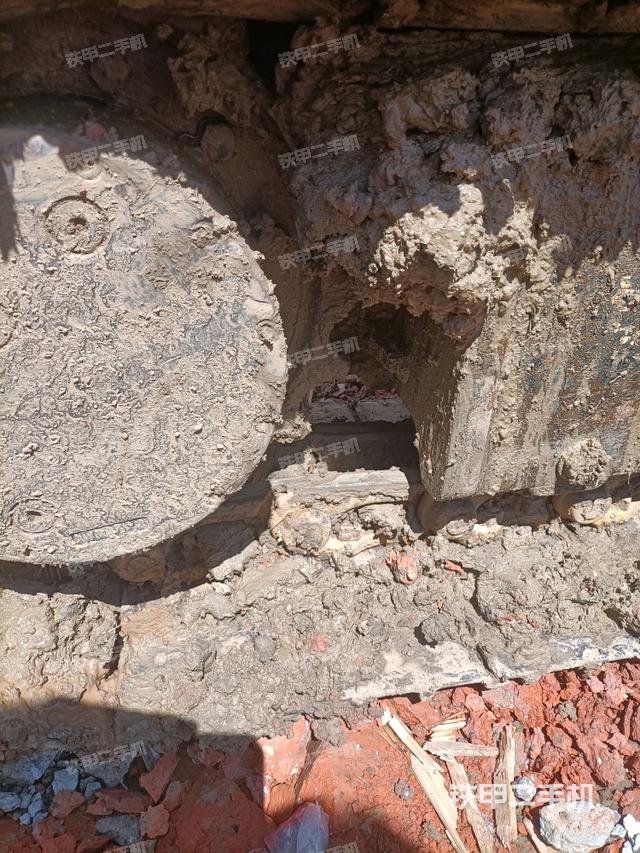 左驅(qū)動(dòng)輪（行走機(jī)構(gòu)）