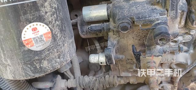 液压泵舱室正面整体（整机外观）