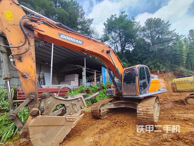 斗山DX300LC-9C挖掘机