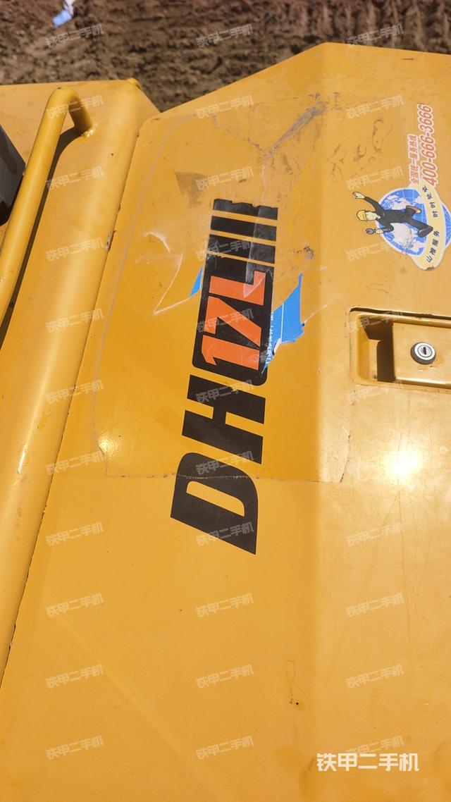 整机右侧（设备外观及核心部件）