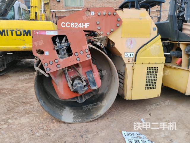 后輪右側全景（壓路機前后車架）