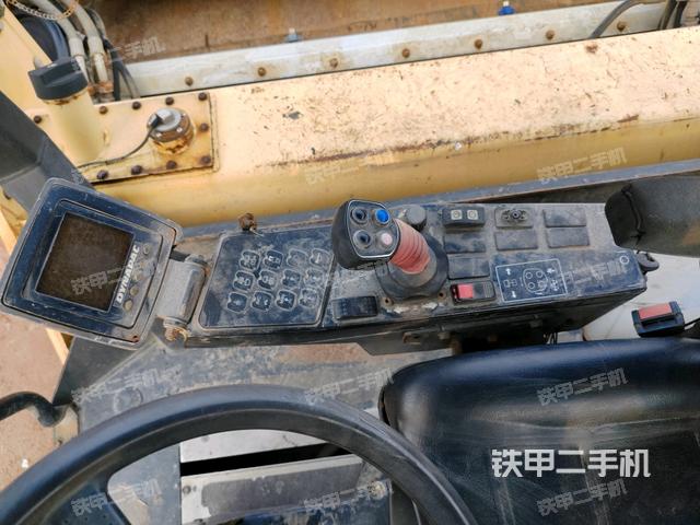 儀表盤全景（壓路機駕駛室）