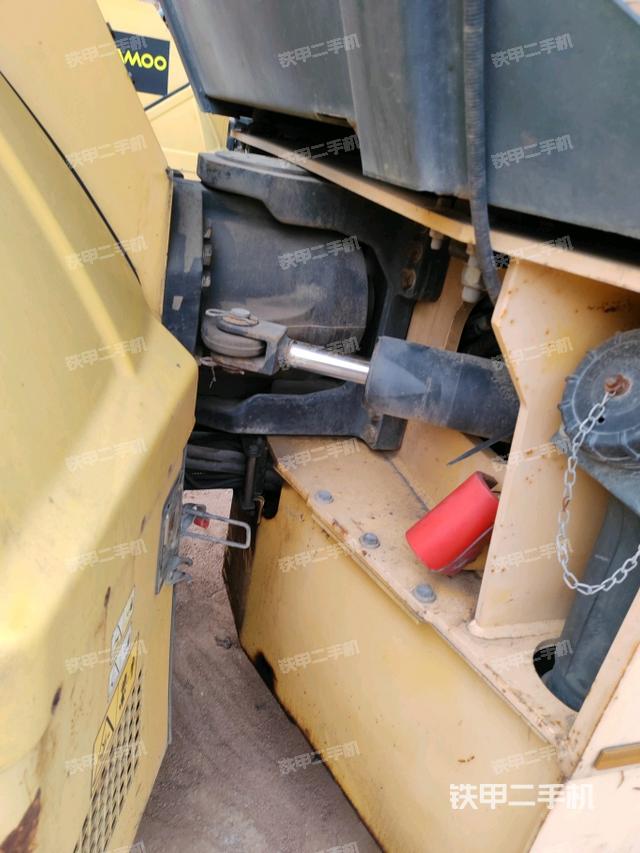 前輪右側減震塊連接及部件（壓路機前后車架）