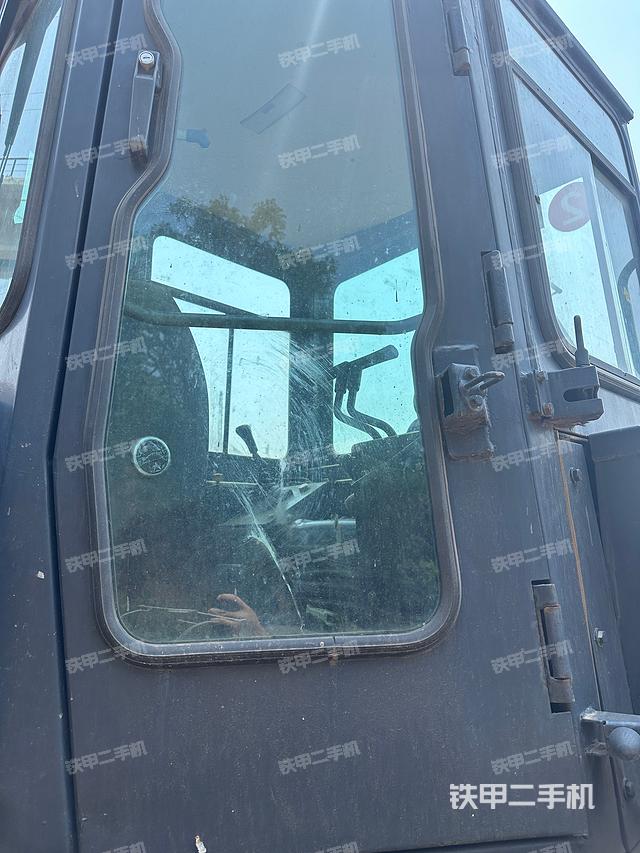 驾驶室操作台（设备外观及核心部件）