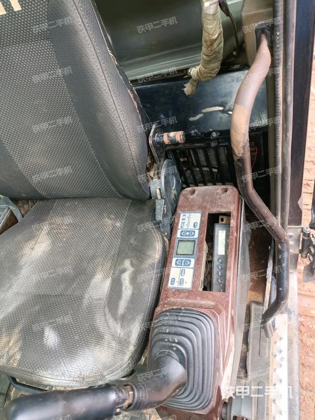 座椅左側(cè)控制臺(tái)/音響/含左手柄（駕駛室部分）