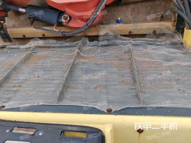 散熱器全景（壓路機(jī)發(fā)動(dòng)機(jī)艙）