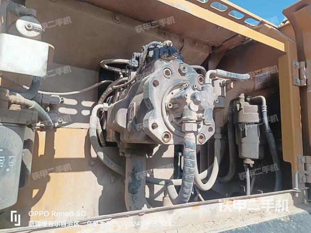 液压泵舱室正面整体（整机外观）