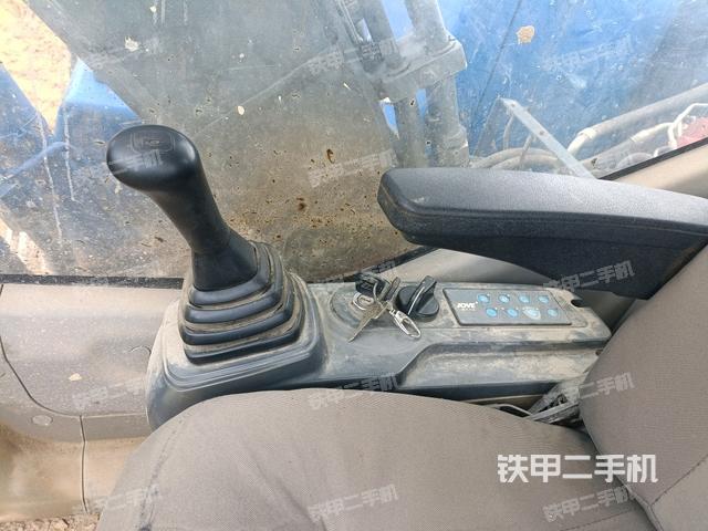 座椅右侧控制台/钥匙门/油门/含右手柄（驾驶室部分）