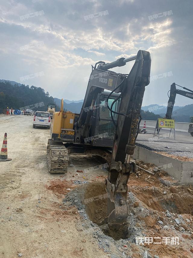 沃尔沃EC80D挖掘机