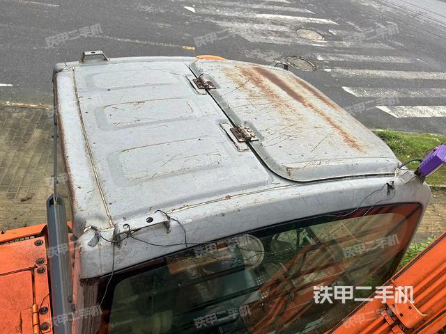 驾驶室顶部（整机外观）