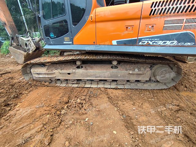 单侧履带整体（整机外观）