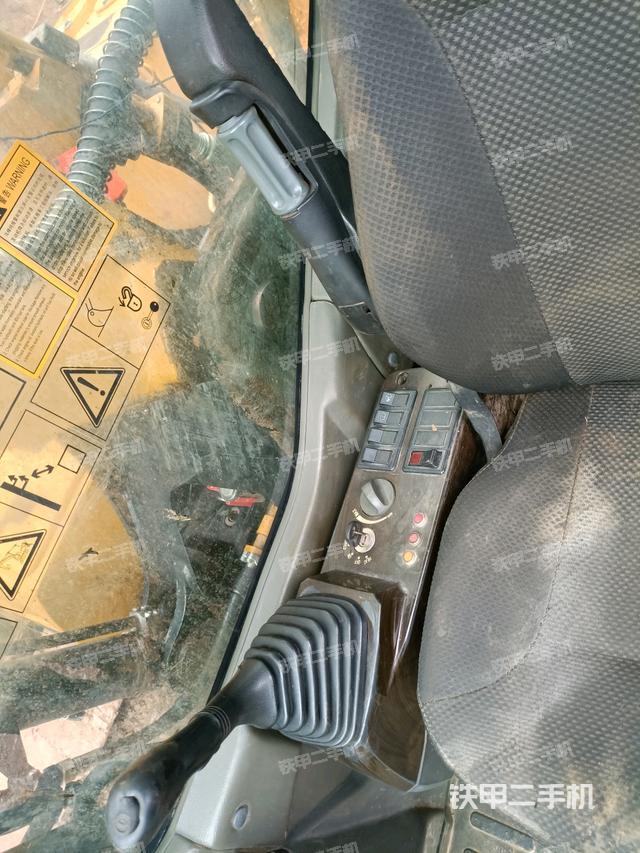 座椅右側(cè)控制臺(tái)/鑰匙門/油門/含右手柄（駕駛室部分）