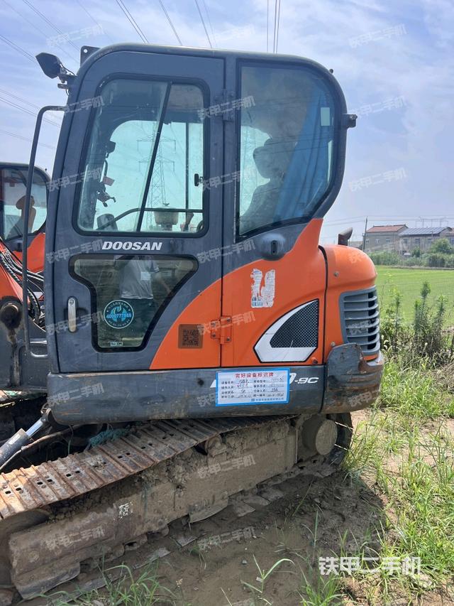 駕駛室整體（整機(jī)外觀）