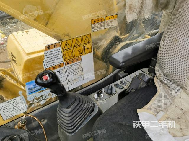 座椅右側控制臺/鑰匙門/油門/含右手柄（駕駛室部分）