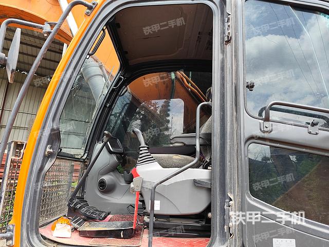 驾驶室整体（整机外观）