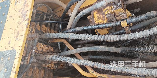 回转马达和主控阀（整机外观）