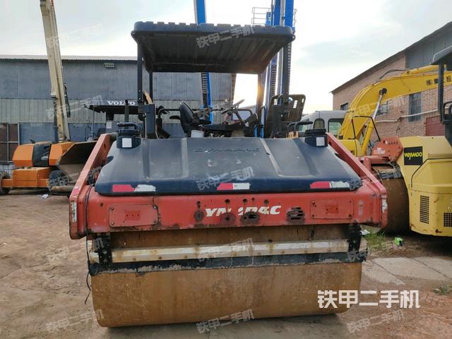 正前（壓路機整機外觀）