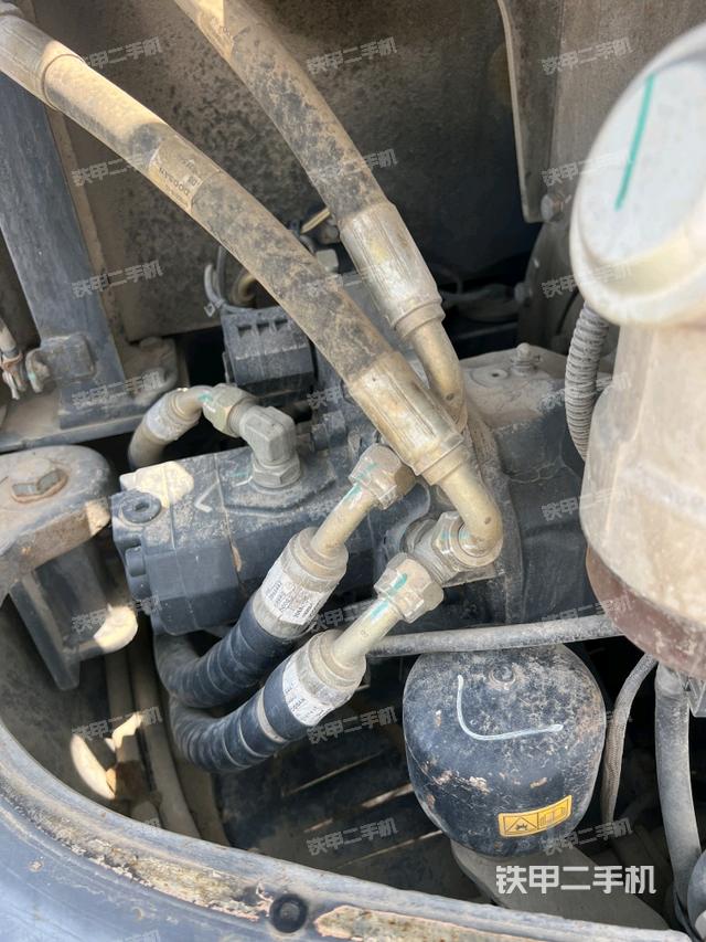 液壓泵艙室正面整體（整機(jī)外觀）