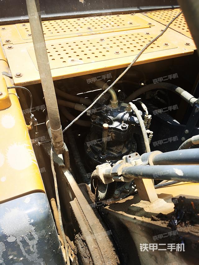 回转马达和主控阀（整机外观）