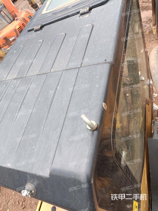 駕駛室頂部俯視（上車(chē)部件）