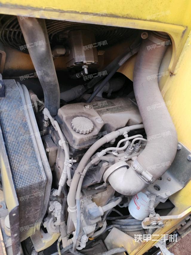 發(fā)動(dòng)機(jī)艙全景（壓路機(jī)發(fā)動(dòng)機(jī)艙）