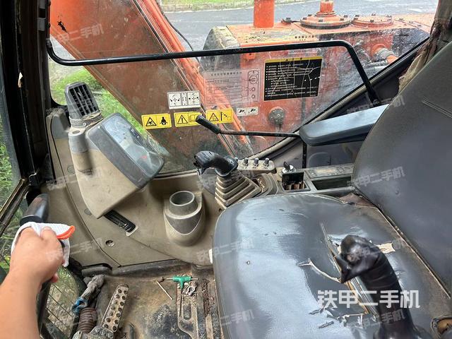 驾驶室整体（整机外观）