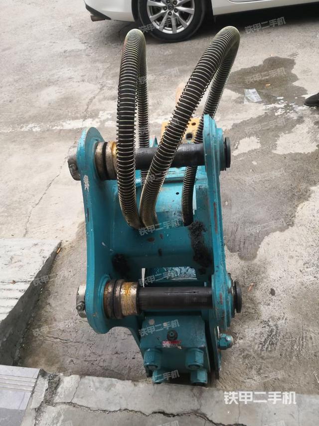 整机右侧（设备外观及核心部件）