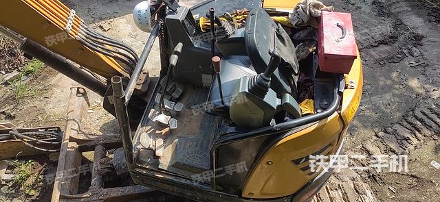 驾驶室顶部（整机外观）