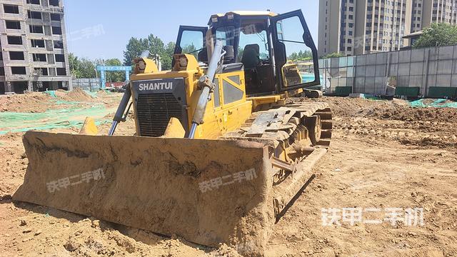 整机右后45°（设备外观及核心部件）