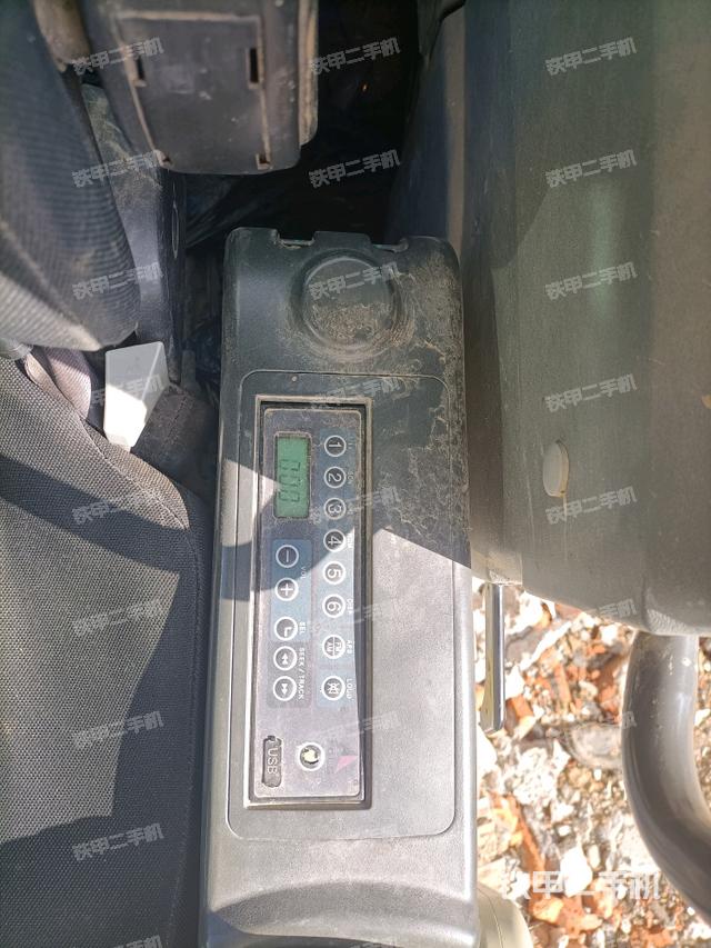 座椅左側(cè)控制臺(tái)/音響/含左手柄（駕駛室部分）