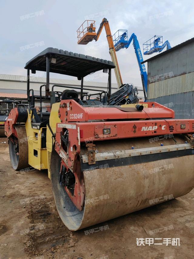 右前45°（壓路機(jī)整機(jī)外觀）