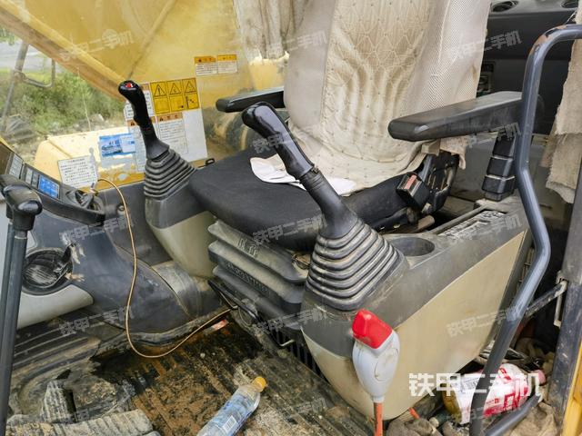 座椅左側控制臺/音響/含左手柄（駕駛室部分）