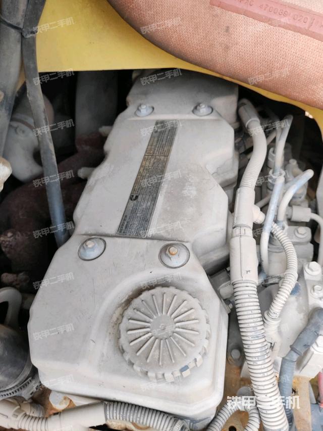 發(fā)動機上部全景（壓路機發(fā)動機艙）