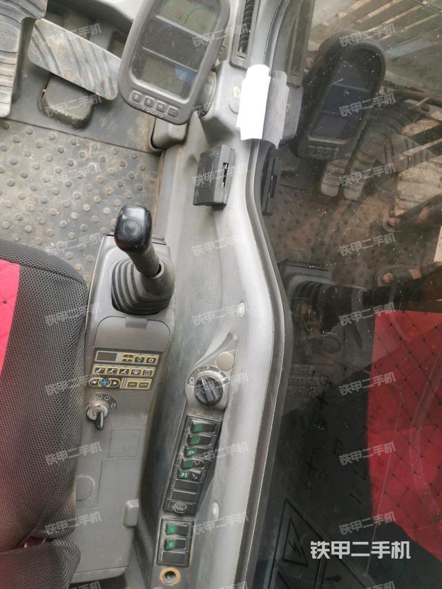 座椅右側(cè)控制臺(tái)/鑰匙門/油門/含右手柄（駕駛室部分）