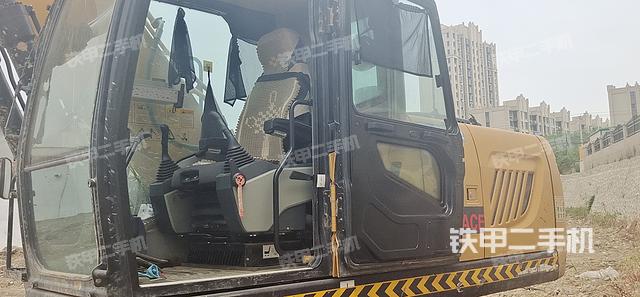 驾驶室整体（整机外观）