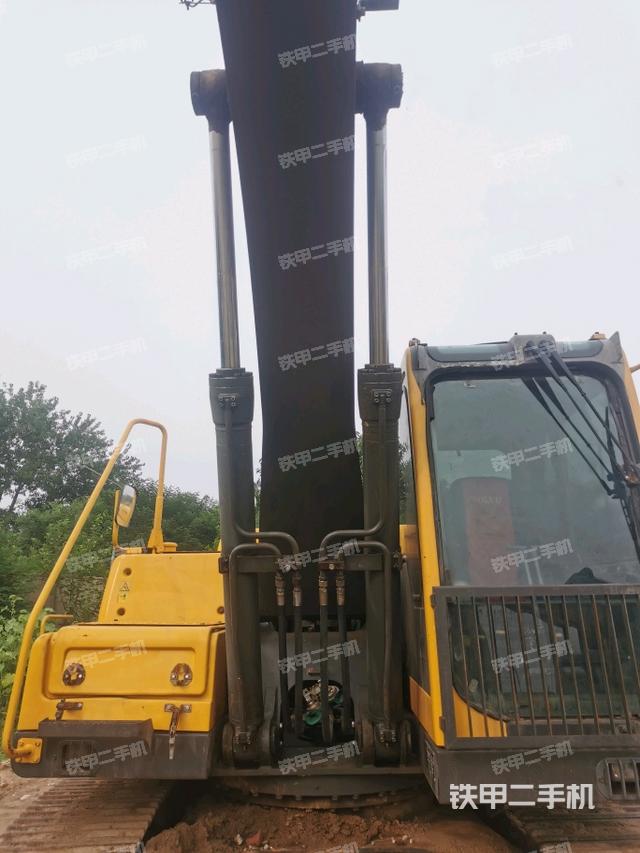 大臂油缸整體?豎拍（工作和回轉(zhuǎn)裝置）