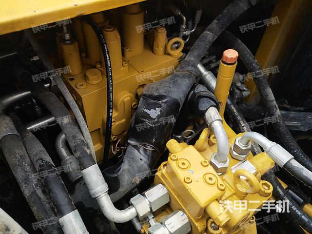 回转马达和主控阀（整机外观）