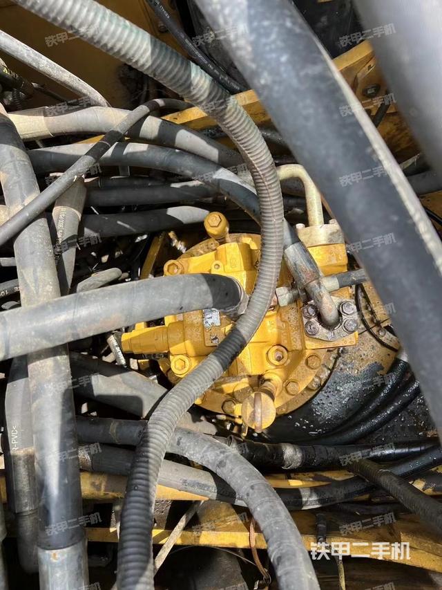 回转马达和主控阀（整机外观）