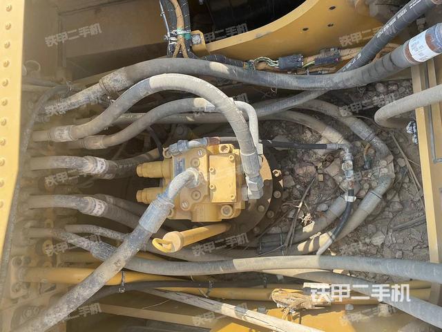 回转马达和主控阀（整机外观）